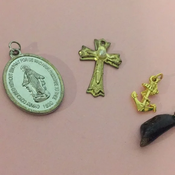 Set of four vintage pendants jewelry - Picture 2 of 6